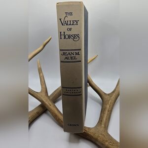 📚 Book - The Valley of the Horses By Jean M Auel 1982 Hard Cover Good Condition